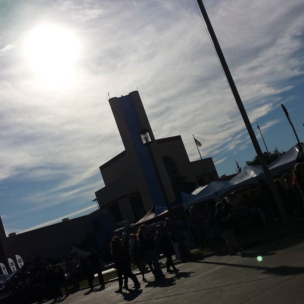 scales18's tweet photo. People watching
Circling the sun w/ @untappedfest
#craftbeer #festlocal #fairpark #nofilt… https://t.co/3gprIVYXPX https://t.co/lfoLipMTwz