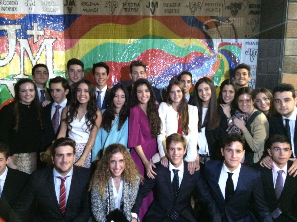 jmvreginamundi's tweet photo. Llenos de alegría, llenos del espíritu! Haz que tus dones se hagan realidad en sus vidad! Felicidades confirmados! https://t.co/xHueQYYKXM