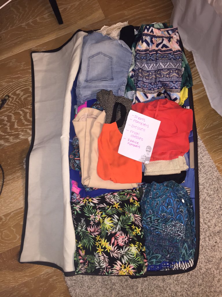 Cessiec's tweet photo. Stay warm summer clothes. See you next year. #underbedstorage So much for #FengShui #nycproblems https://t.co/J2f0wgio4K