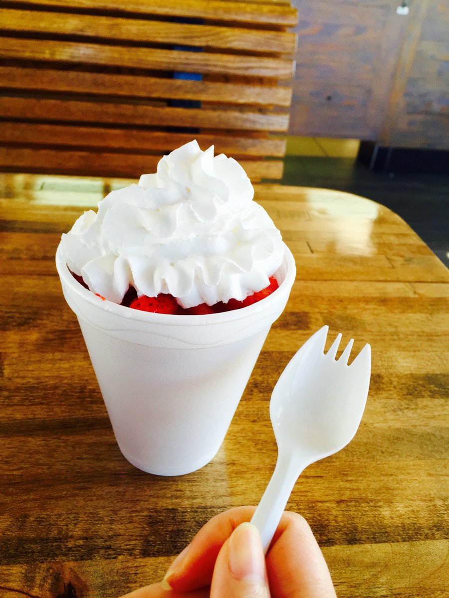 BurgerStCorp's tweet photo. Add a little sweetness to your weekend. Try our delectable strawberries and cream today~ https://t.co/AMadwdFZl1