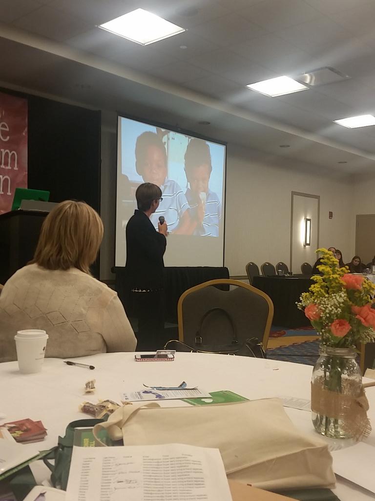 themomcon's tweet photo. Dr. Lynne Williams of @jeremiahsplace closing out a great day at #themomcon. https://t.co/TNTUBxCt3v