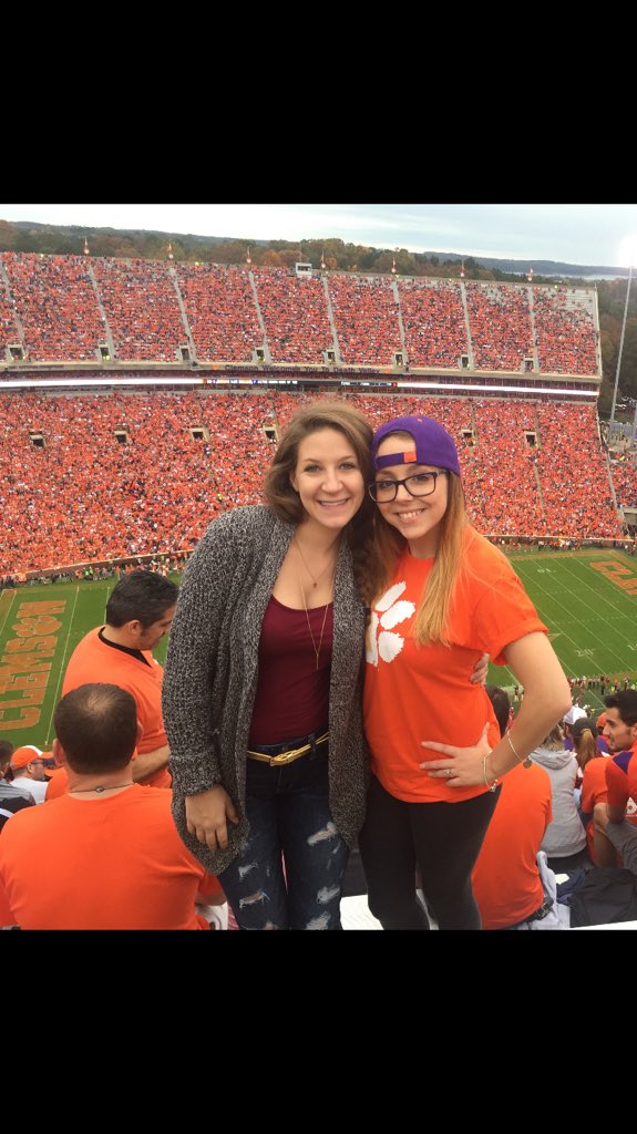 iiitbealex's tweet photo. House divided #gonoles ❤️💜 https://t.co/d2G47KlJ4O