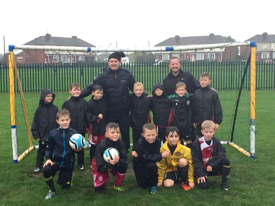 DormanstownJFC's tweet photo. Great sessions today with Mark Procter, prem player, kids all loved it despite the rain, UTD https://t.co/Ef2bkJg3XJ