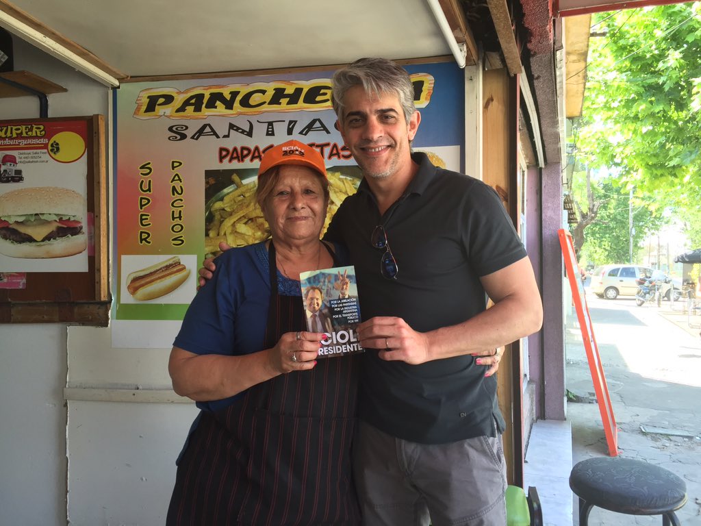 #ScioIiPresidente en Llavallol con <a href="/danyvilar/">Daniela Vilar</a> Echarri <a href="/PaoBarrientosOK/">Paola Barrientos</a> <a href="/gabicerru/">Gabriela Cerruti - fake</a> <a href="/marianorecalde/">Mariano Recalde</a> Miras y Romano