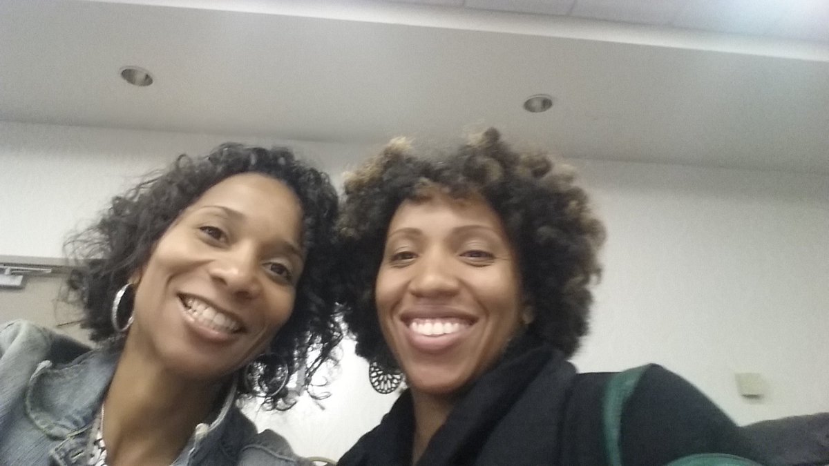 Chatonsworld's tweet photo. Making connections at The Mom Con! @THEBrownMama @MommyMendoza @themomcon #themomcon https://t.co/gwKxEaWSxV