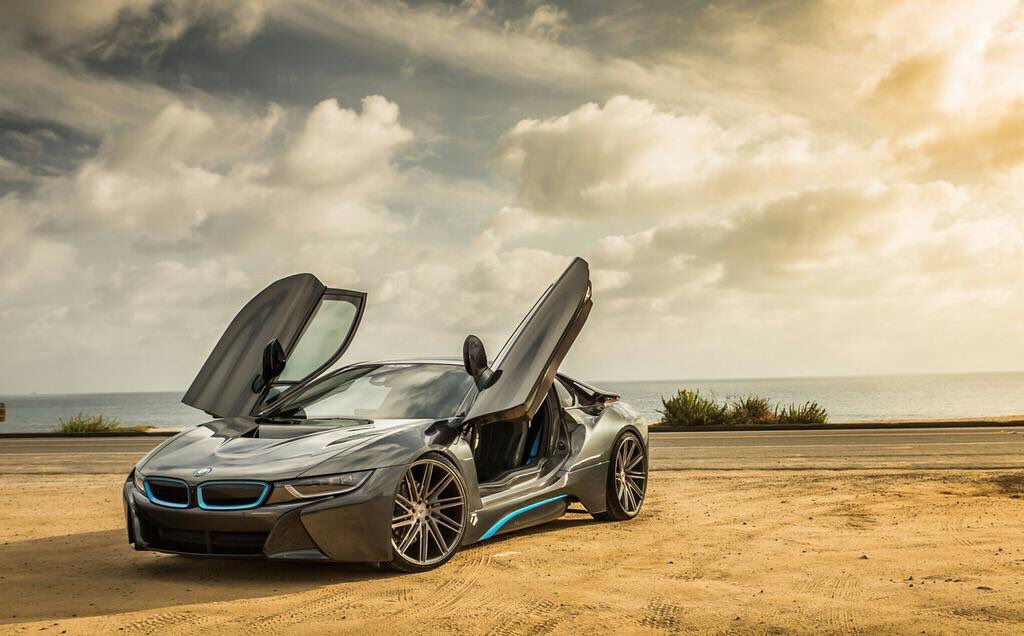 BMWFanspage's tweet photo. İ8 😍 https://t.co/9WrMLORNJB