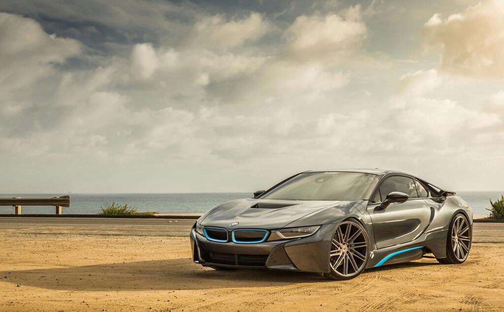 BMWFanspage's tweet photo. İ8 😍 https://t.co/9WrMLORNJB