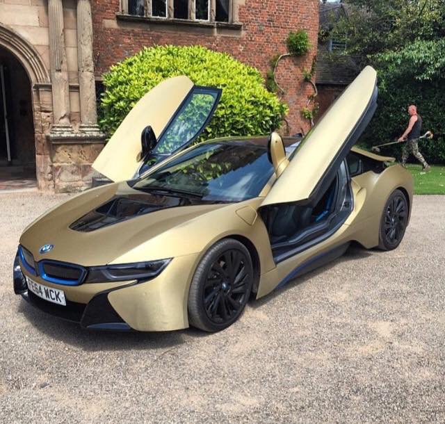 BMWFanspage's tweet photo. İ8 Gold 😍😍 https://t.co/Zv51gMDBiN