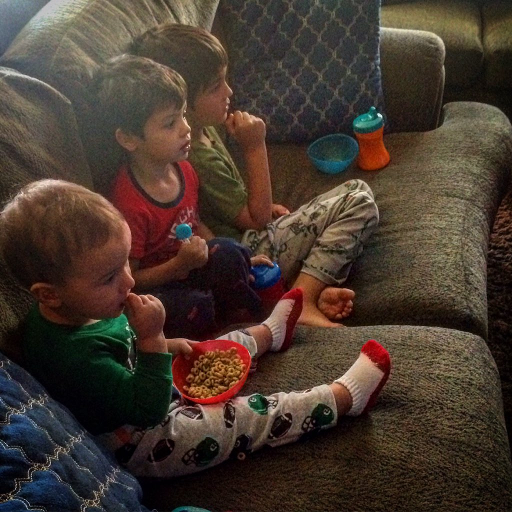Rpalen87's tweet photo. The boys enjoying their Saturday afternoon! #fatherofboys #bummingaround https://t.co/CbKBoOPgc7