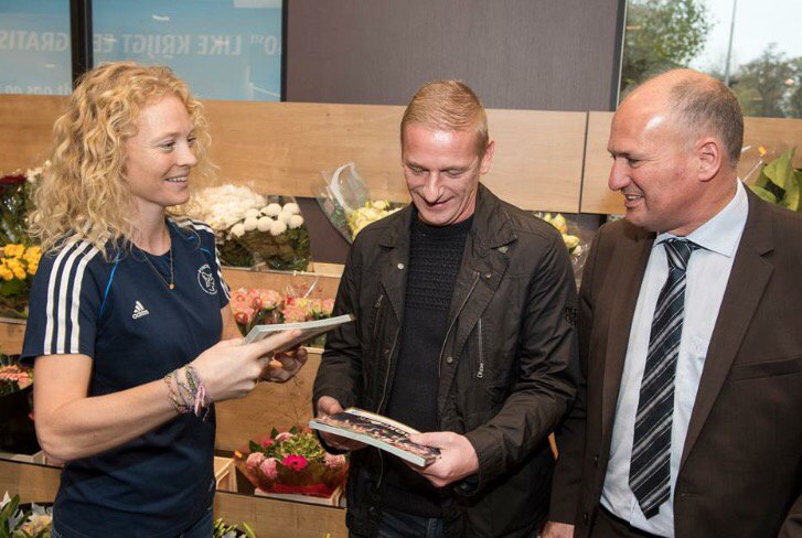 1ste kookboek Dames 1 voor Stefan van Sprang sterrenchef Restaurant Aan de Poel. Nu te koop in clubhuis €5 #doen