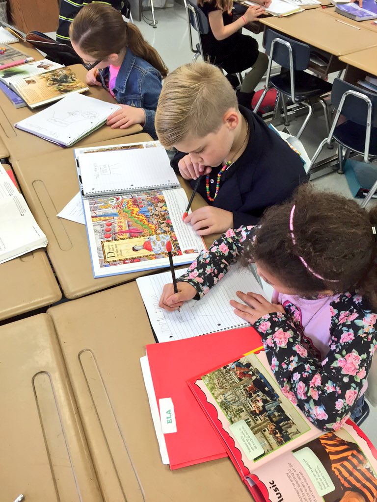 bgossettsclass's tweet photo. Research is exciting when students choose their topics:) They wanted to skip lunch! #stuvoice #collinsreads https://t.co/JKC2KmXPIr
