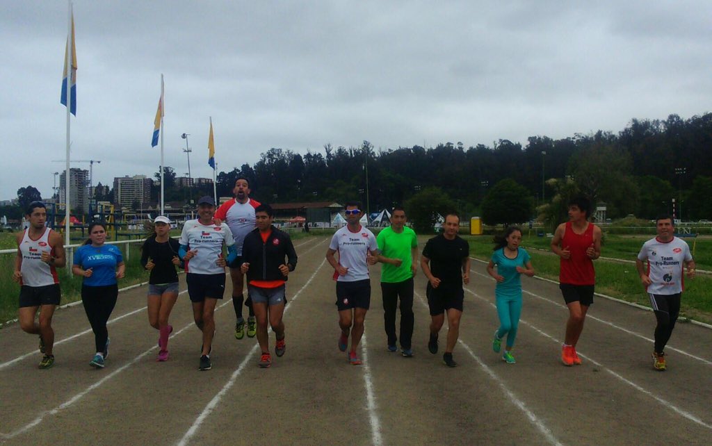 TeamproRunners's tweet photo. Muy buen entrenamiento hoy en pista Sporting con nuestros socios #YoElegíCorrer @CorrerMeHa @YoElegiCorrer https://t.co/oYLEQzFU1a