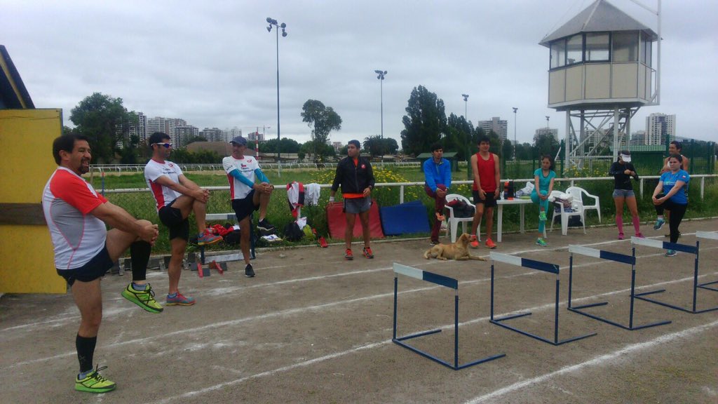 TeamproRunners's tweet photo. Muy buen entrenamiento hoy en pista Sporting con nuestros socios #YoElegíCorrer @CorrerMeHa @YoElegiCorrer https://t.co/oYLEQzFU1a