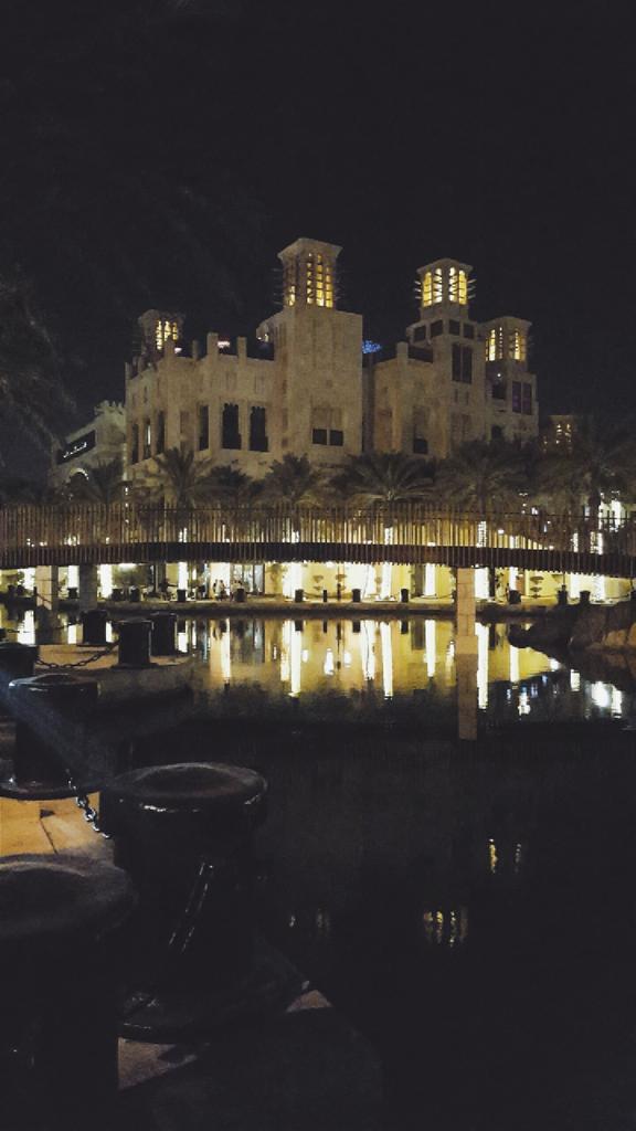 FarihaOsmani's tweet photo. #UOWDGraduation venue was so beautiful 💕 @MadinatJumeirah #MyDubai https://t.co/b0zrjHKpZ6