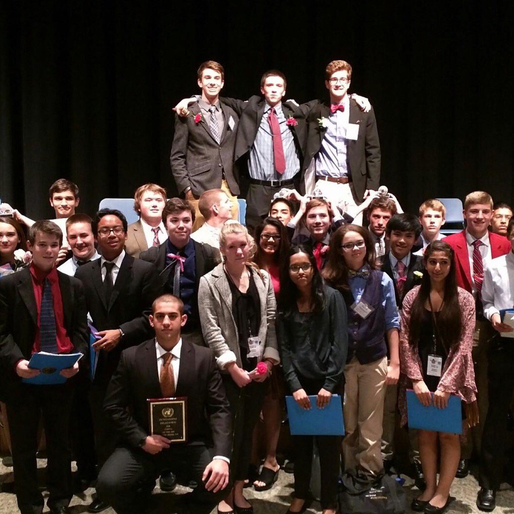 donnaope1's tweet photo. What a great team!!!! Congrats to our supportive and brilliant MUN team #JDMUN #killingit https://t.co/G8zG7YBKeU
