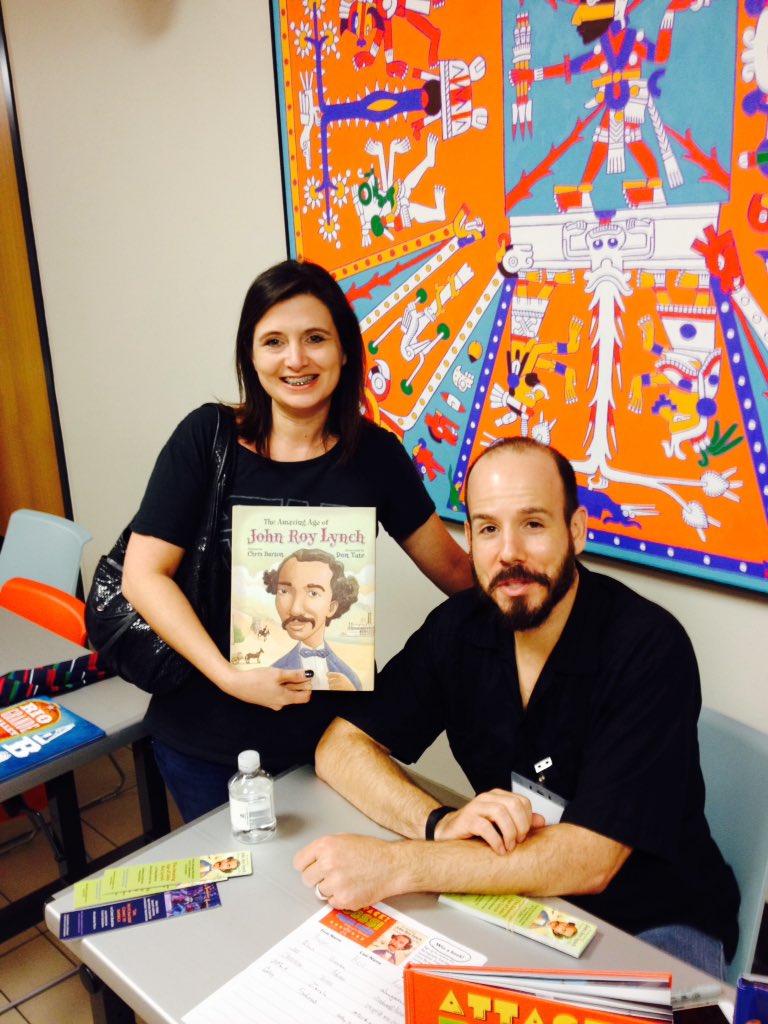 ETanguma1's tweet photo. McAllen Book Festival #mbf2015 https://t.co/YN5X7r34CN