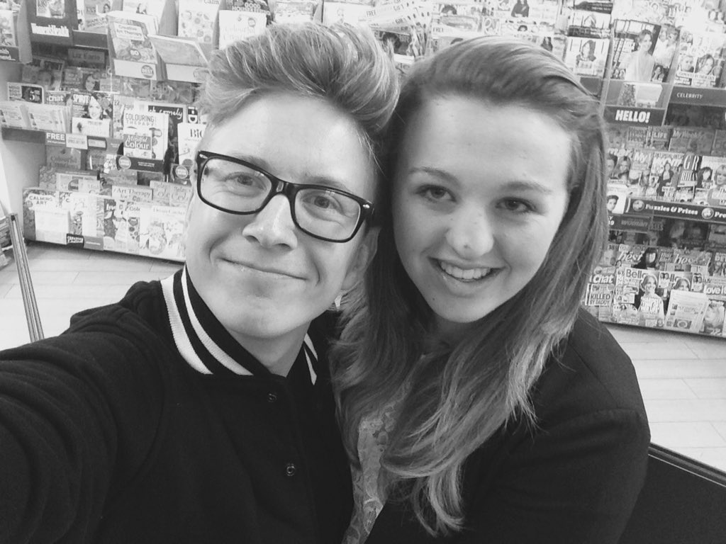 Batch_mixer_x's tweet photo. @tyleroakley #OurBingeSelfies #BINGEBOOK love you Tyler ๐๐ Can't believe I have met you!! โค๏ธ #Bingetour ๐ https://t.co/LTlCXxP4Fd