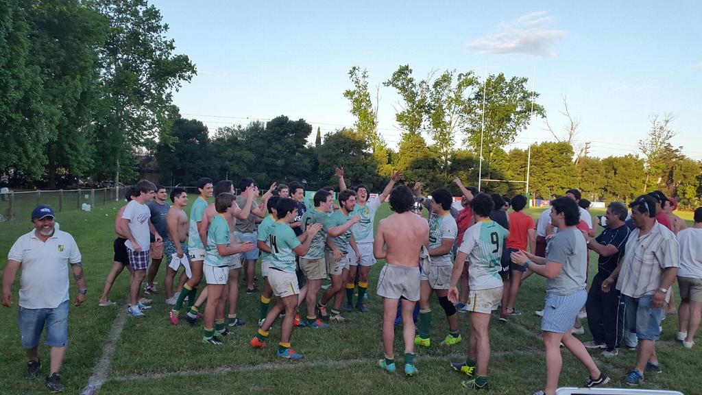 clublostilos's tweet photo. #Juveniles Postales de Campeonato: Los Tilos se consagró campeón del #Seven de la @_URBA #M19 2015 https://t.co/Dv4SvMJ4qj