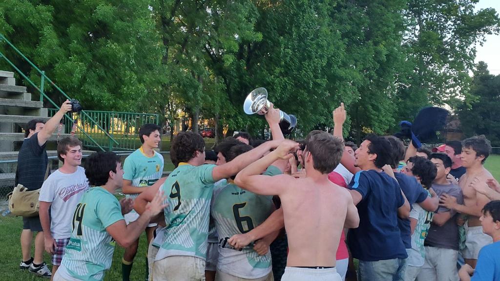 clublostilos's tweet photo. #Juveniles Postales de Campeonato: Los Tilos se consagró campeón del #Seven de la @_URBA #M19 2015 https://t.co/Dv4SvMJ4qj