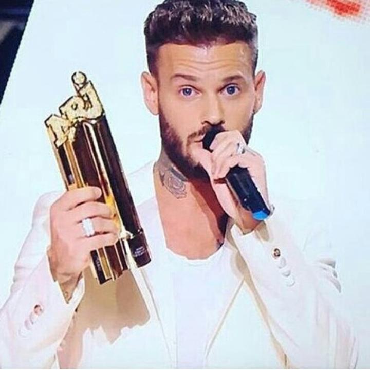 OnePokoLove's tweet photo. Venez on met tous cette photo en pp https://t.co/tSfhGXj4lW