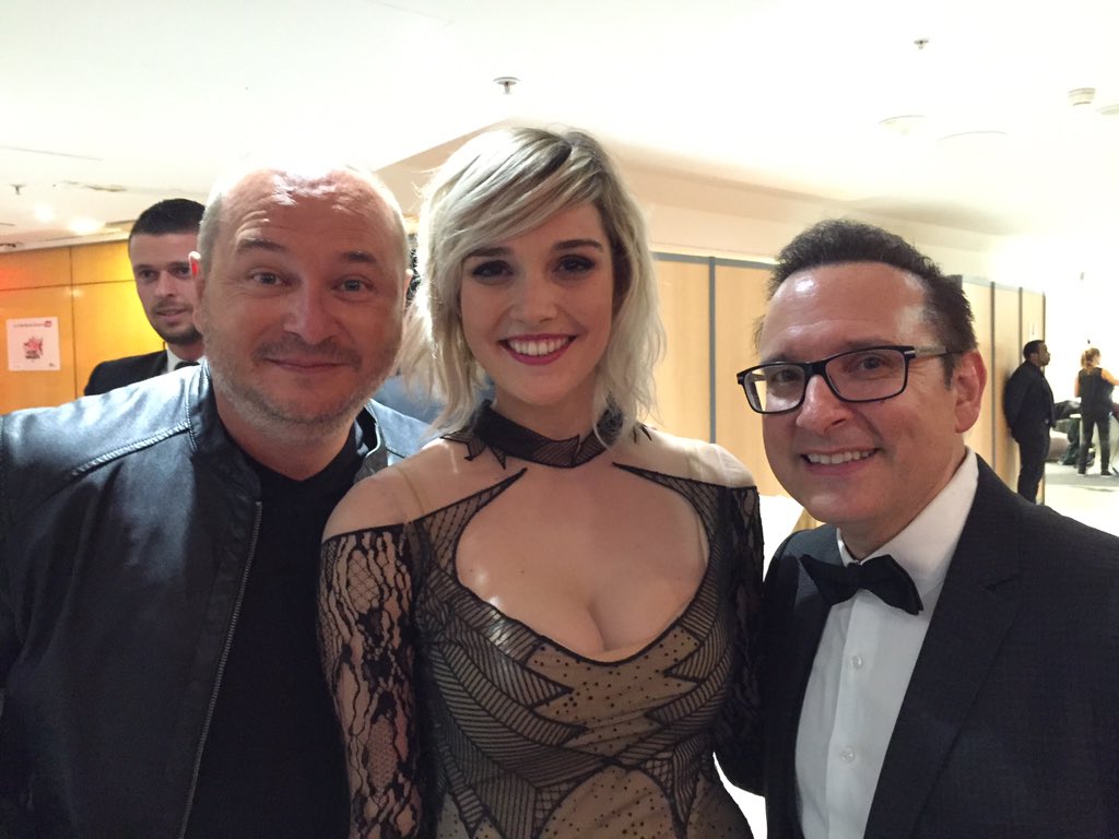 JMGenereux's tweet photo. Avec 2 amis @cauetofficiel &amp; @CamilleLou_Off #NMA2015 https://t.co/5JMaz6ceGr
