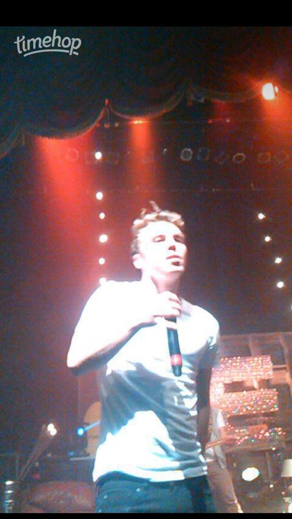elooox3's tweet photo. @EmblemThree #ThrowinBackE3 to the best concert of my life. https://t.co/R9gC1JVcg5