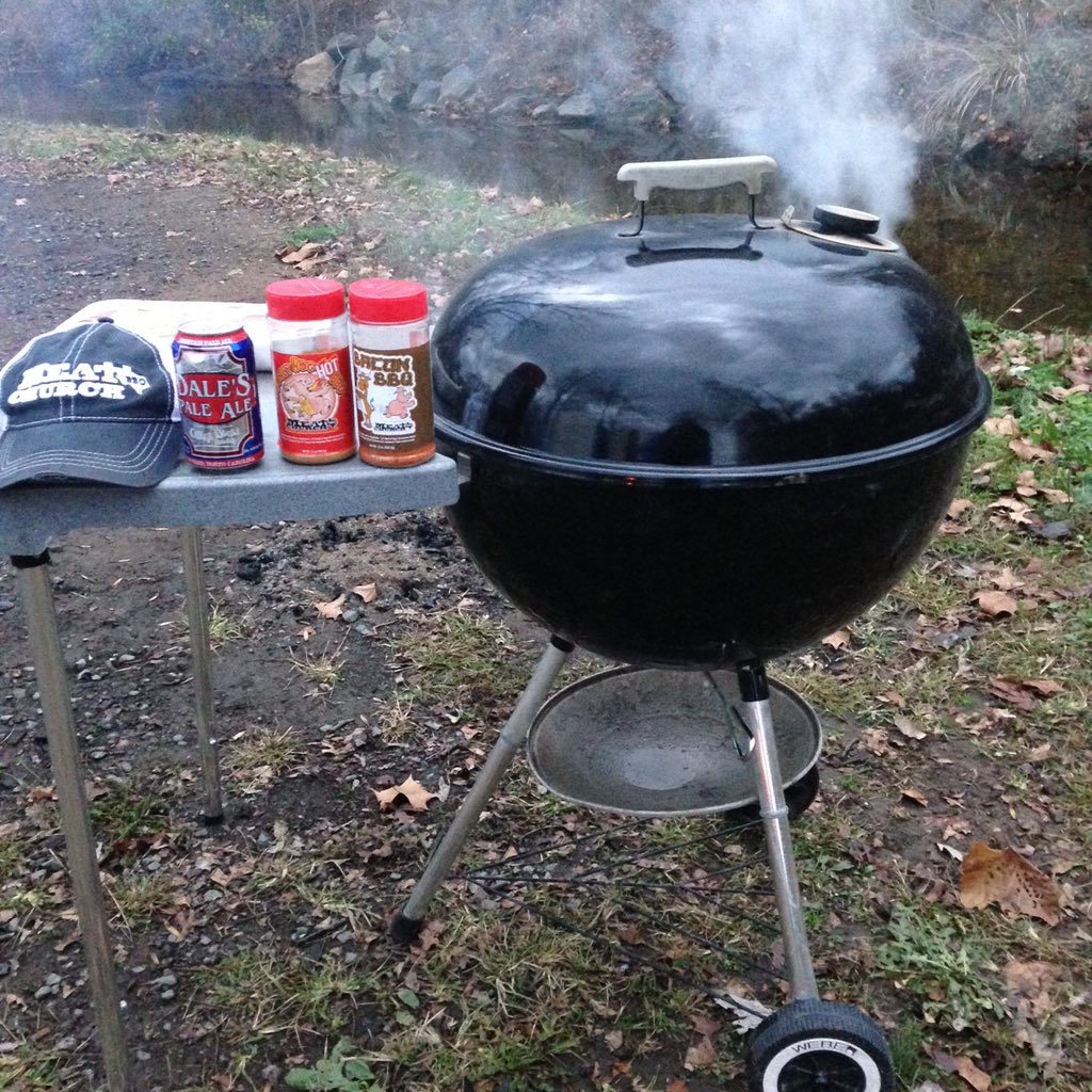 jpsmokin's tweet photo. Fire it up.. #Camping #Grilling #Meatchurch #WeberStyle https://t.co/z0S0i2ZI5k
