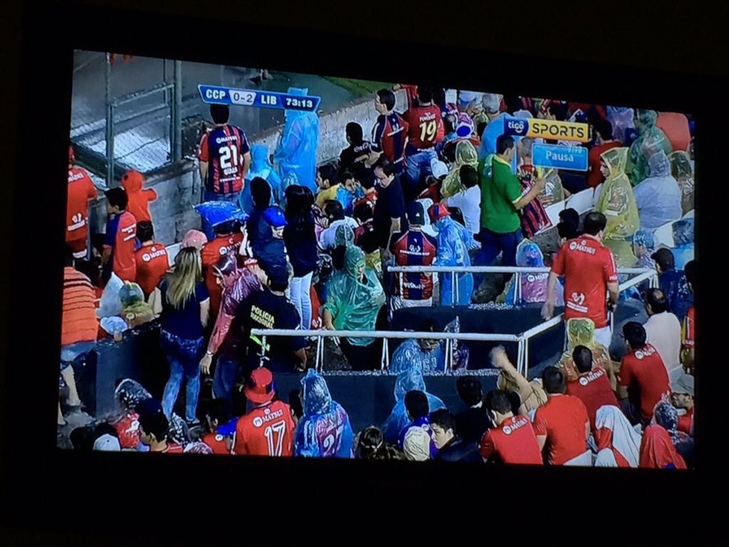 fedesakoda's tweet photo. -Que haces? 
-Estoy saliendo de la cancha
-Pero no termino todavía el partido
-Soy xerrista 
-ah! Ya entiendo https://t.co/jCHCbfw3hh