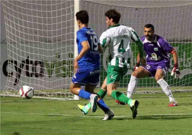 Nuredinoski focuses on the ball Nuredinoski focuses on the ball