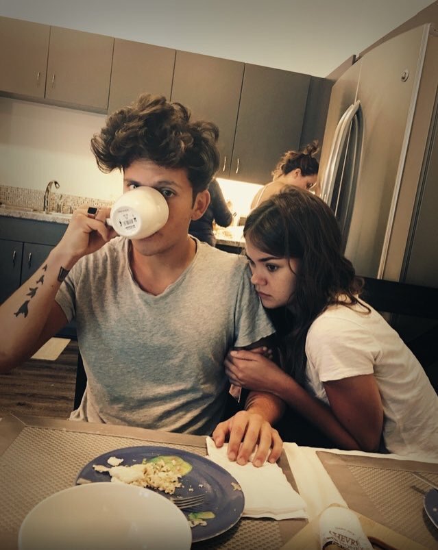 UpdatesMaiaFR's tweet photo. #PHOTO Maia et Rudy via @shots : https://t.co/fGneHcXbbY