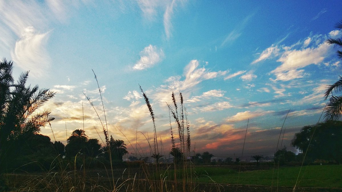 الغيوم☁ مع الغروب🌇 قمة الجمال🌌 
#تصويري 📷
#سحر_الطبيعه
#صعيد_مصر