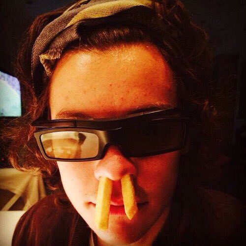 sextingloueh's tweet photo. When someone asks why I love Harry.

#6DaysTillMITAM 
#UKVOTY1D https://t.co/92Tt5FGFzA