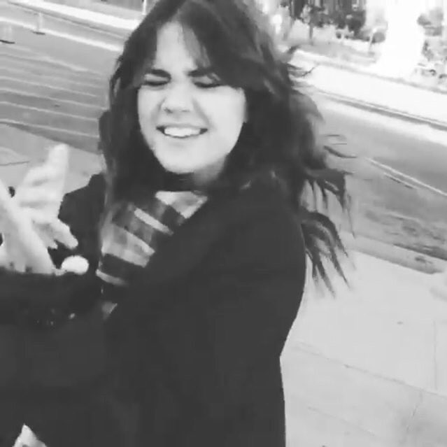 UpdatesMaiaFR's tweet photo. #PHOTOS Maia sur le tournage de The Fosters il y a quelques jours : https://t.co/MIzbUDBcc1