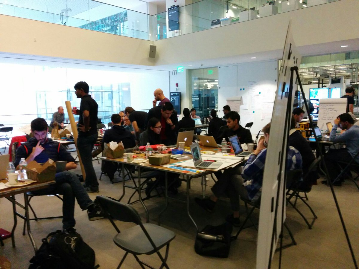 twilfgang's tweet image. Wirkung hard at the @disruptmobility #hackathon #dmo2015