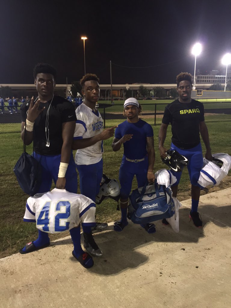MHarrisWHS's tweet photo. Good last game with #ThePack I'm goin to miss is it 🏈💯 #Westbury2k16 #DogPound https://t.co/t4ejRWW8Q5