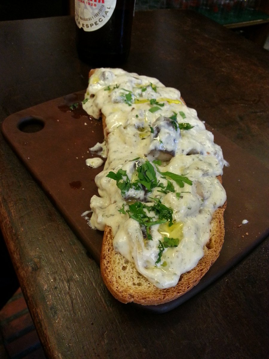 La Tranca #buenambiente mucha variedad muy bueno,barato y ole el vermut 👌