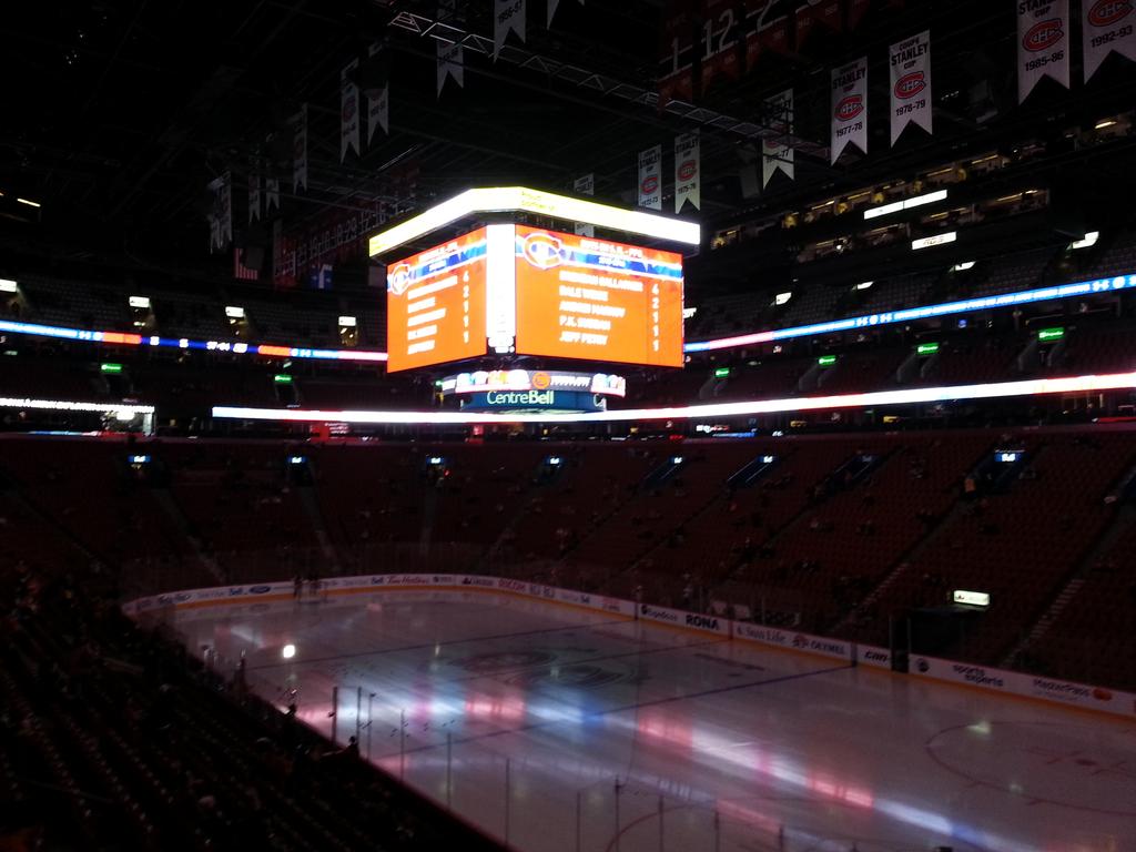 DSauve_rc's tweet photo. Du grand Diane Bibaud pour cet avant-match: Bamboleo des Gipsy Kings. #faitlongtemps #Habs https://t.co/XIj5DjSYYn