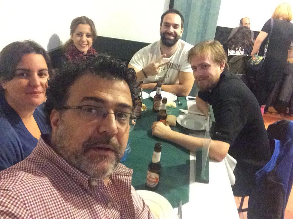 Corbe23's tweet photo. Cenando en el recién abierto @Runas_bar único sitio en #Soria que pone tapas. Brutales sus pimientos caramelizados!! https://t.co/eeuSCuyjhK