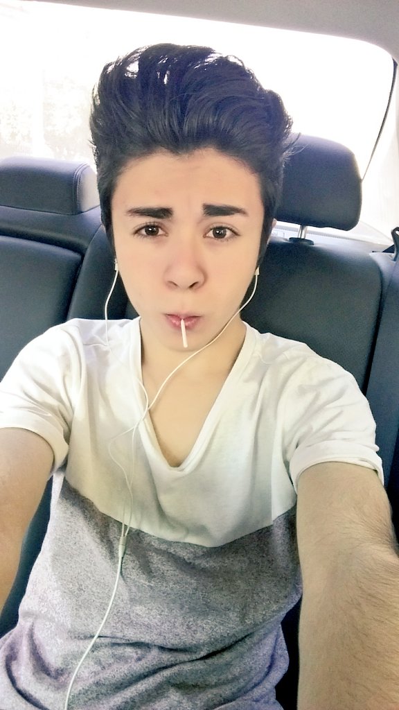 Edgar_salcedo_'s tweet photo. Hahaha mi cara besosb😚😚mañana domingo de videoooo las amodoro desde mi cocoro☺😚😘❤ https://t.co/GWKWgEQV0b