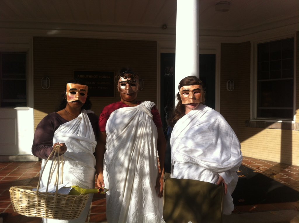 EllisLatin's tweet photo. Advanced Latin Seminar recreates scenes from the Menaechmi in authentic masks of their own design#ellisgirl https://t.co/gl1HIwBec3