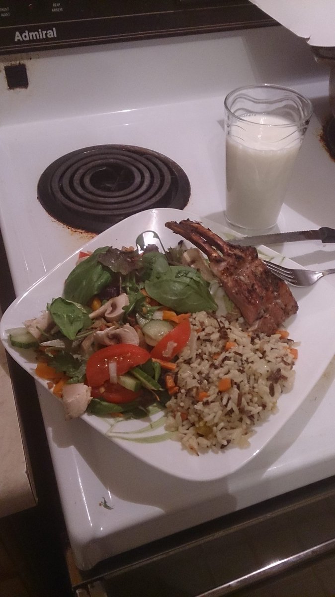 Allison_Mac17's tweet photo. 4/4 food groups w/brown rice.Just need orange veg for vit A+C +fish instead for omega3's @UW_URWhatUTwEat @UWAlexTA https://t.co/d0e3nduqqG