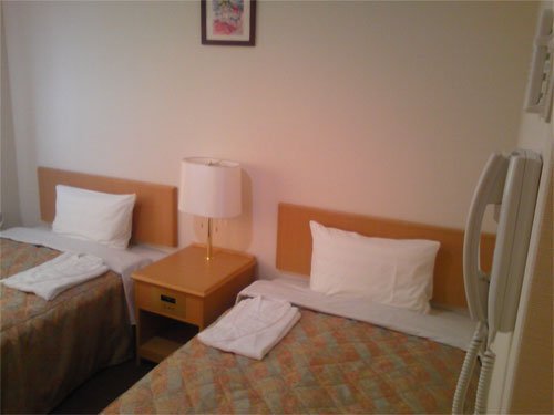 genersr56's tweet photo. ＨＯＴＥＬ　ＡＺ　三重名張店（旧：亀の井イン三重名張店）
朝食、ＬＡＮ接続、駐車場も無料。徒歩圏内に、温泉、コンビニ、コインランドリー、スーパー、飲食店あり。
https://t.co/PhxEDLXDK2 https://t.co/UCanK1S80G
