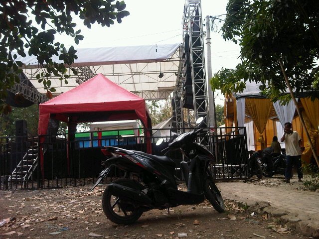 Edan ah nu hajatan mni jiga nu rek konser wae panggung na.., 3poe 3peting jons,"Nu balaga tengkas Barudak",,