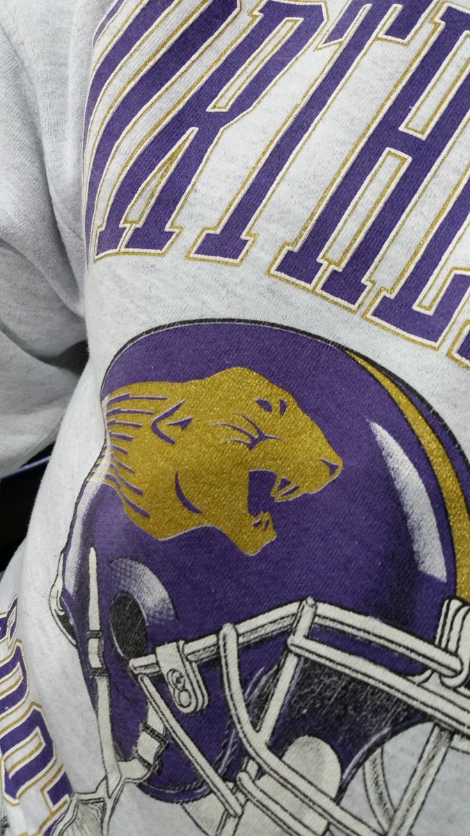 TedrickKofizzle's tweet photo. This is my Grandpa's retro UNI sweatshirt. What does it look like?
RT for Rabid Chipmunk
♡ for Panther https://t.co/74KrexDSTv