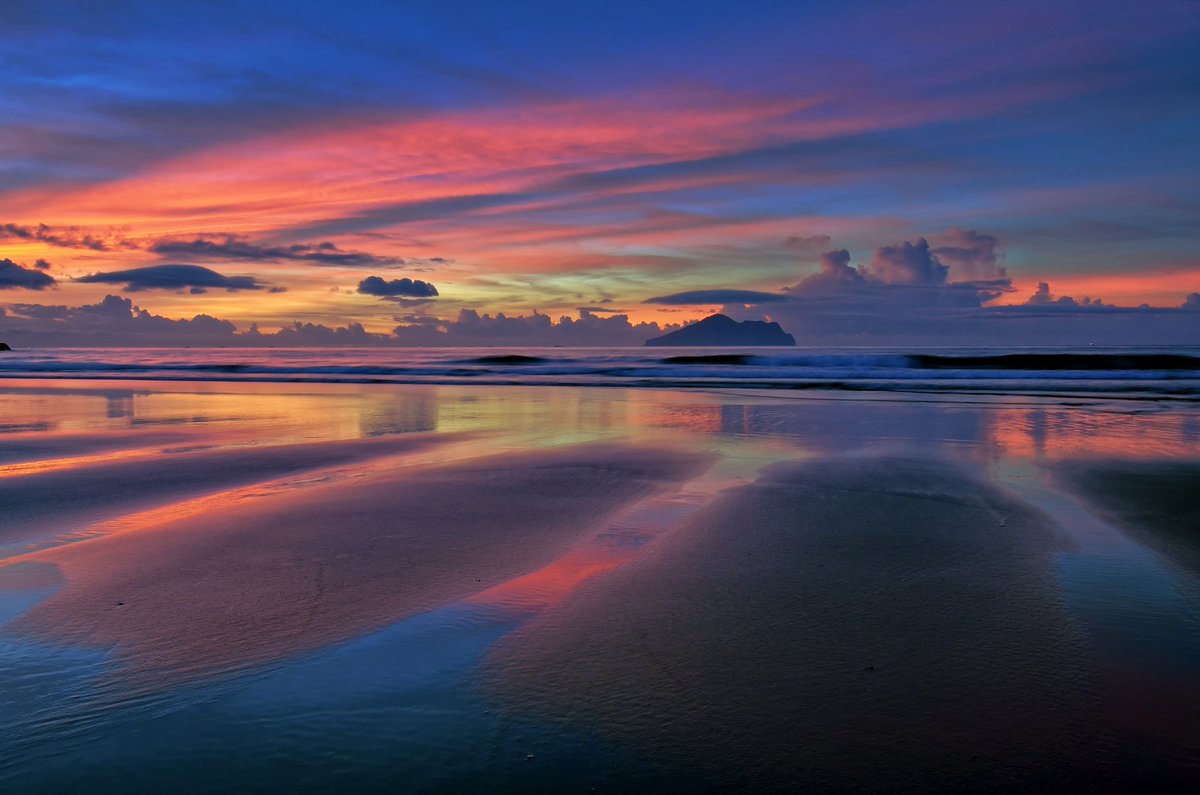Ross_7_7's tweet photo. Dawn by Beach - Bruce Chen

https://t.co/Z3ng7RyAW2 https://t.co/9f8SXlyWsR