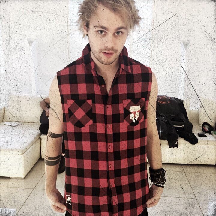 youcompletmess's tweet photo. Where are all of my Michael girls at? https://t.co/Rx8ZEZGpyM
