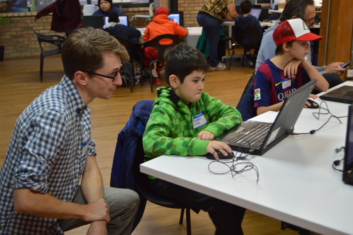 weallcode's tweet photo. Parents and students hard at work this morning! #coding #distinctiveschools https://t.co/XqIePRCGZy
