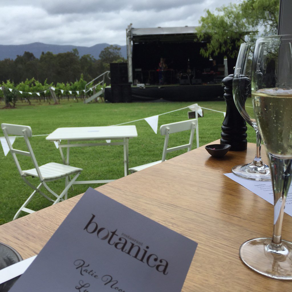 andy_olivetree's tweet photo. Katie Noonan #spicersvineyardresort bit of lunch and bubbles @Belstapleton https://t.co/yBHwMmxFHU