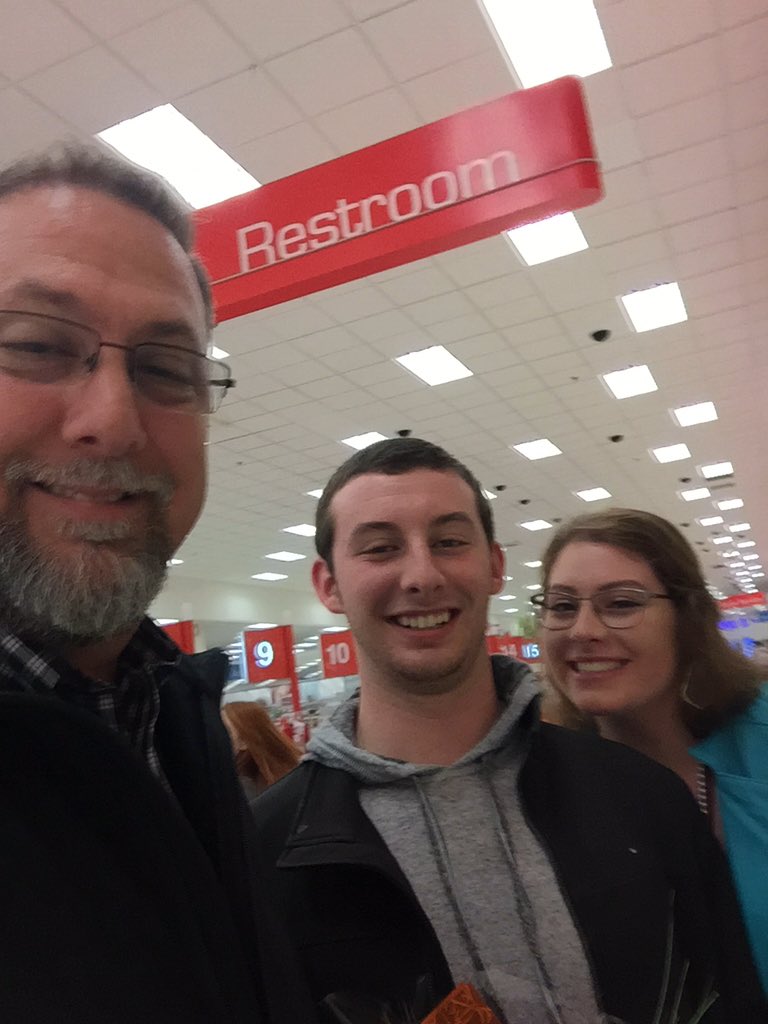 usrappsession's tweet image. Going to see my favorite Meredith with my kiddos!