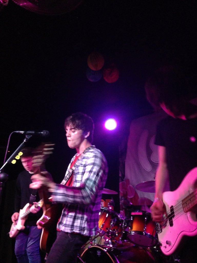 emmaat45rpms's tweet photo. @prettyviciousuk destroyed  @themooncardiff @swnfestival 3rd time seen them. @NewportCentre next https://t.co/0HqpQXMb4Z
